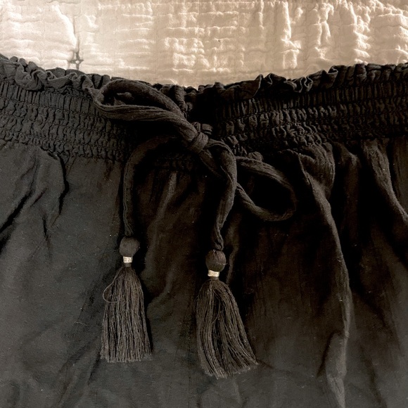 American Eagle Flouncy Floral Embroidered Shorts - Picture 2 of 5